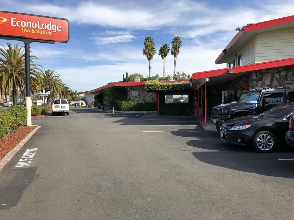 Econo Lodge Inn & Suites Oakland Airport Exterior foto